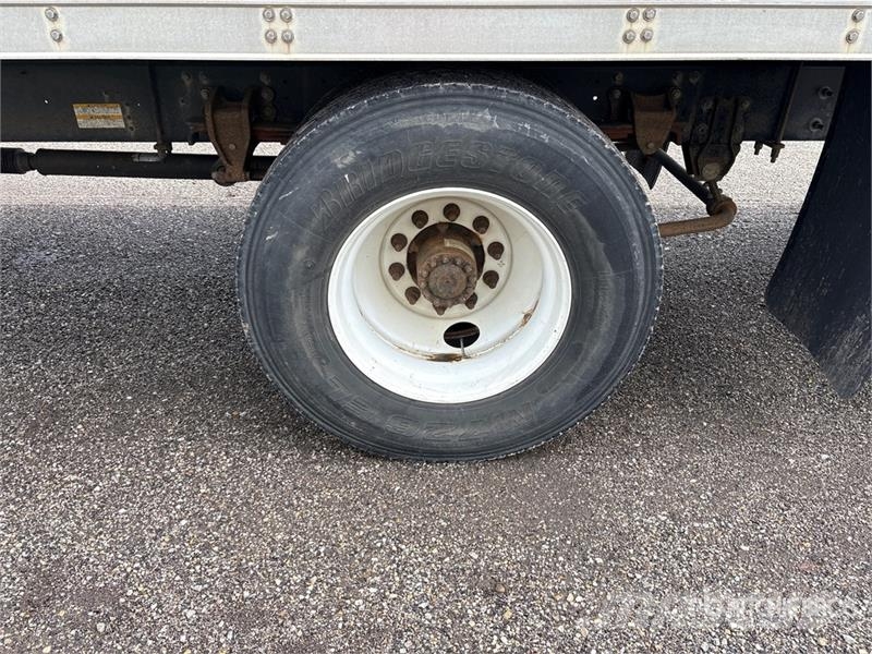 Hino 268 شاحنات ذات هيكل صندوقي