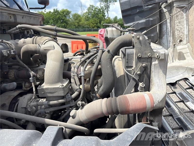 Hino 268 شاحنات ذات هيكل صندوقي