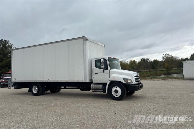 Hino 268 شاحنات ذات هيكل صندوقي