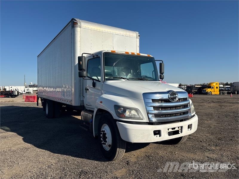 Hino 268 Грузовики-Фургоны