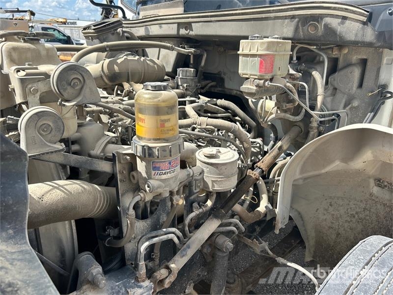 Hino 268 شاحنات ذات هيكل صندوقي
