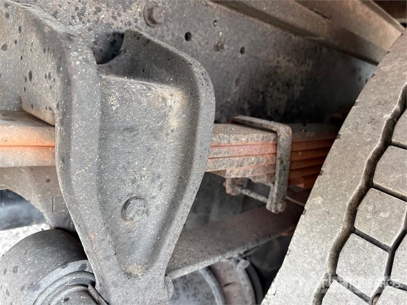 Hino 268 Dobozos teherautók