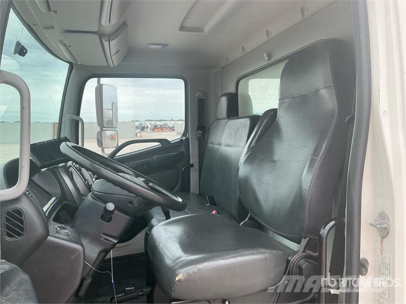 Hino 268 貨箱式卡車