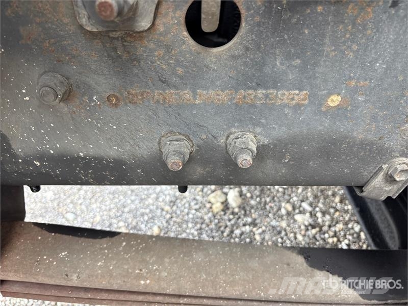 Hino 268 شاحنات ذات هيكل صندوقي
