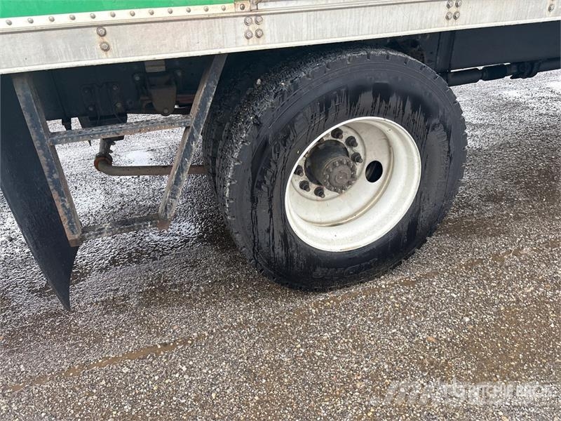 Hino 268 شاحنات ذات هيكل صندوقي