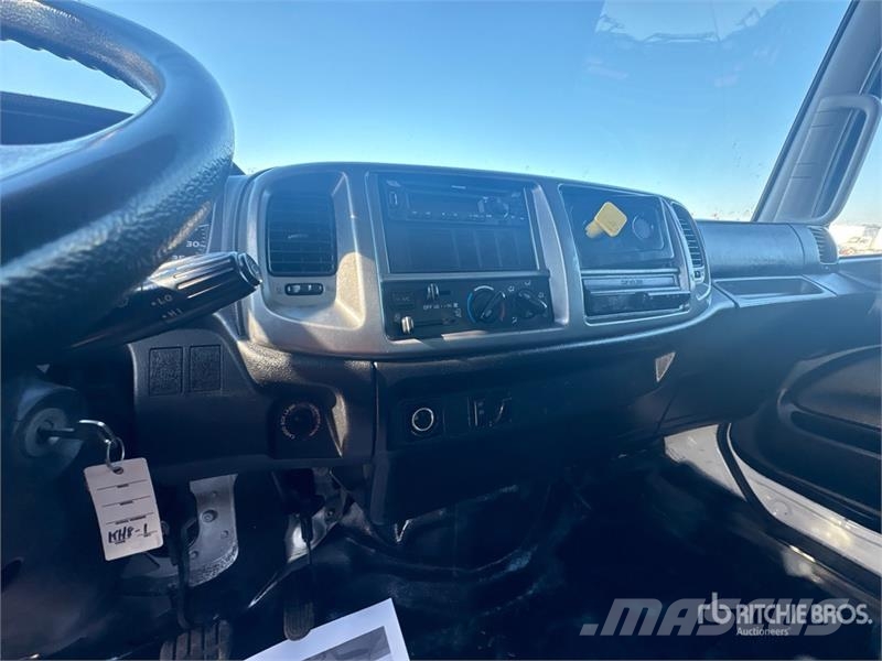 Hino 268 Грузовики-Фургоны