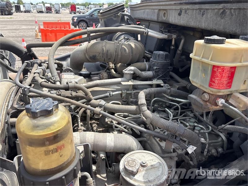 Hino 268 شاحنات ذات هيكل صندوقي