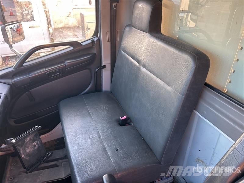 Hino 268 شاحنات ذات هيكل صندوقي