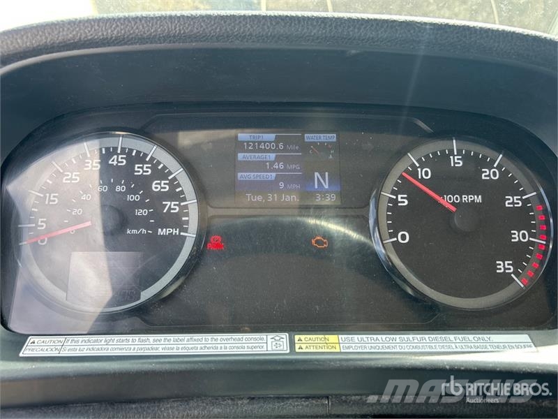 Hino 268 شاحنات ذات هيكل صندوقي