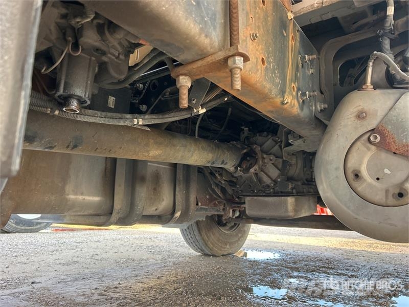 Hino 268 شاحنات ذات هيكل صندوقي