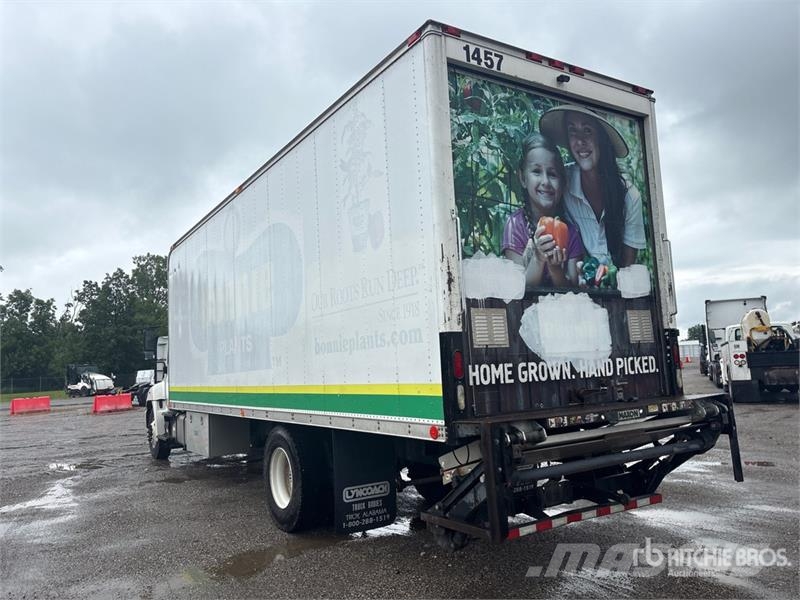 Hino 268 شاحنات ذات هيكل صندوقي