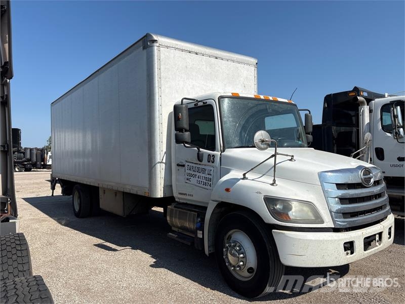 Hino 268 貨箱式卡車