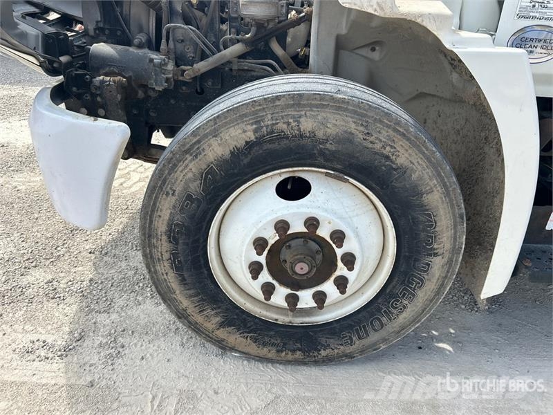 Hino 268 شاحنات ذات هيكل صندوقي