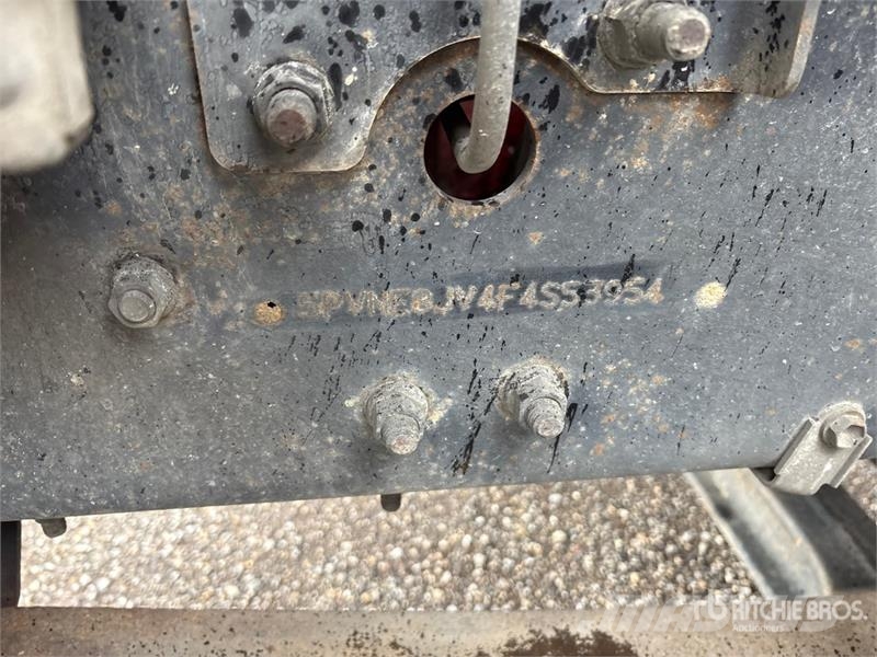Hino 268 شاحنات ذات هيكل صندوقي