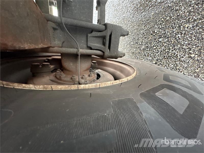 Hino 268 شاحنات ذات هيكل صندوقي