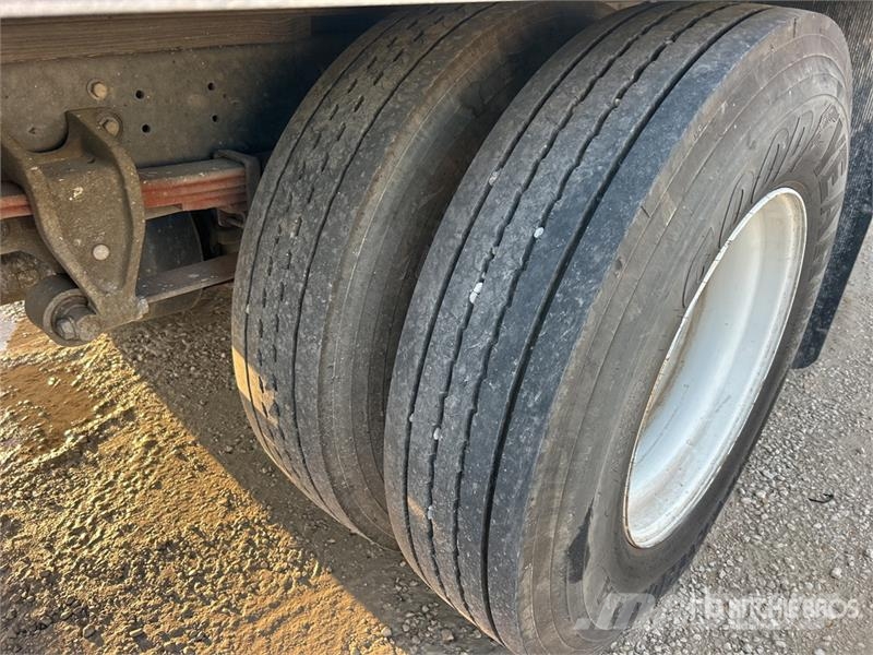 Hino 268 شاحنات ذات هيكل صندوقي