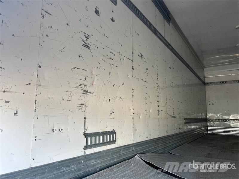 Hino 268 شاحنات ذات هيكل صندوقي