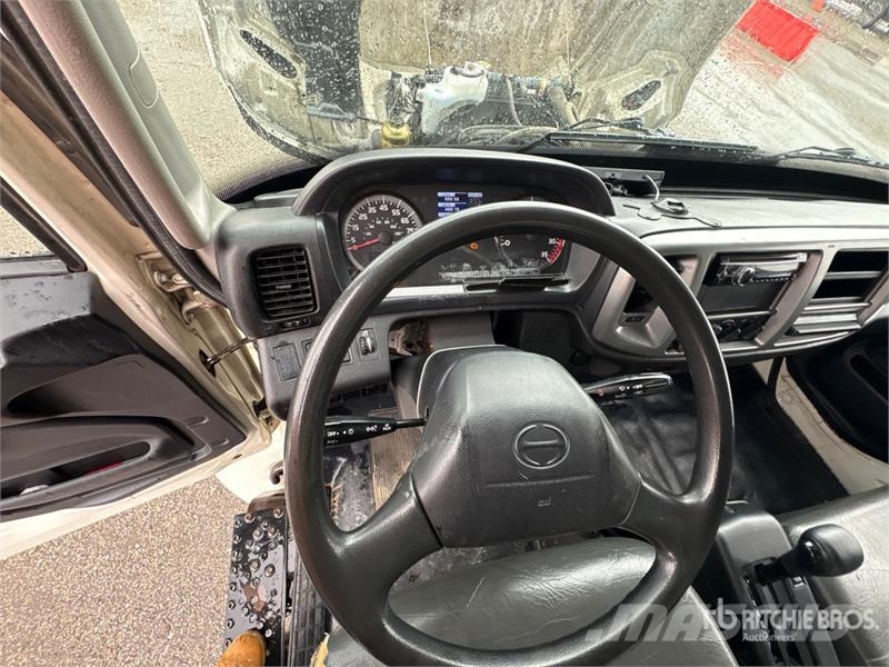Hino 268 شاحنات ذات هيكل صندوقي