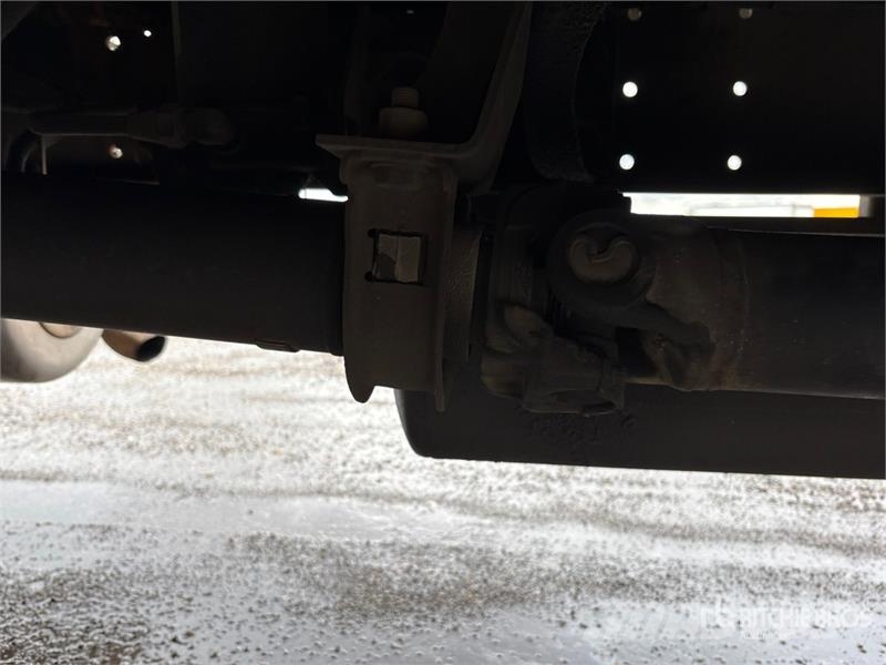 Hino 268 شاحنات ذات هيكل صندوقي