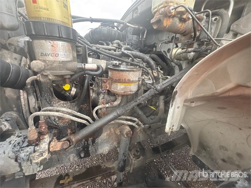Hino 268 شاحنات ذات هيكل صندوقي