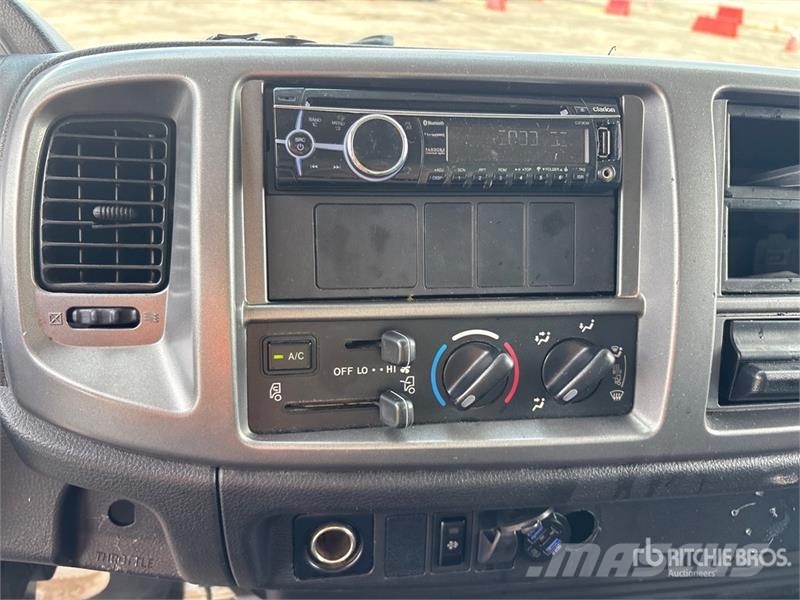 Hino 268 شاحنات ذات هيكل صندوقي