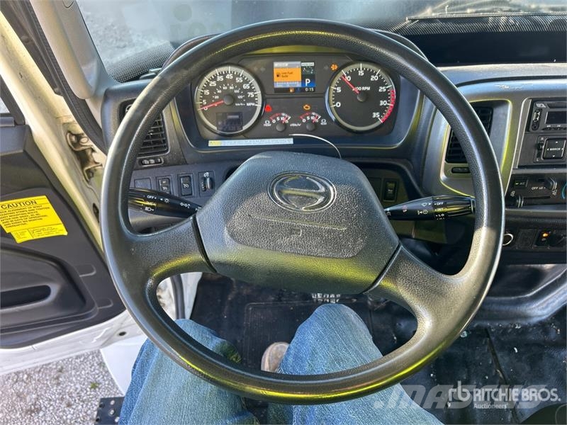 Hino 268 Sanduk kamioni