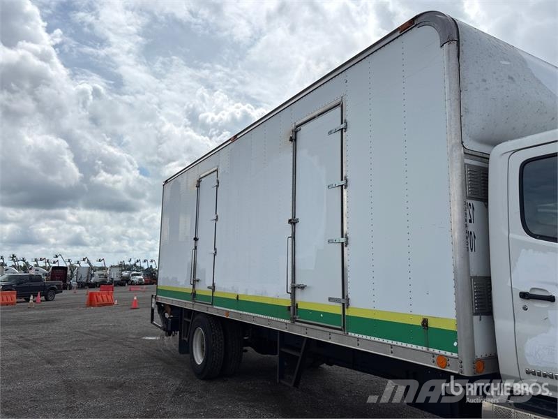 Hino 268 شاحنات ذات هيكل صندوقي