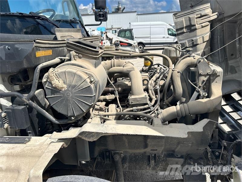 Hino 268 شاحنات ذات هيكل صندوقي