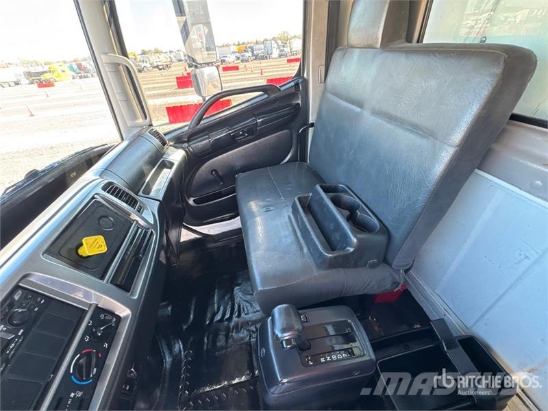 Hino 268 Camiones con caja de remolque