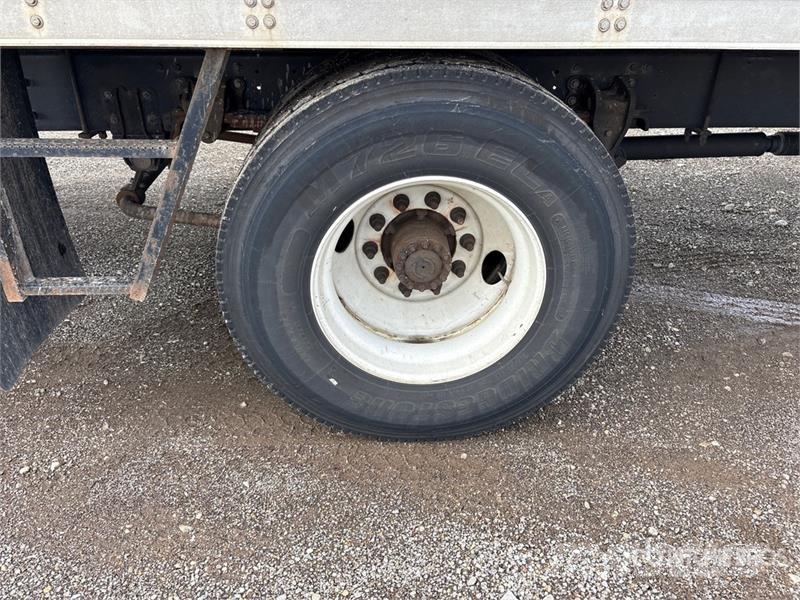 Hino 268 شاحنات ذات هيكل صندوقي
