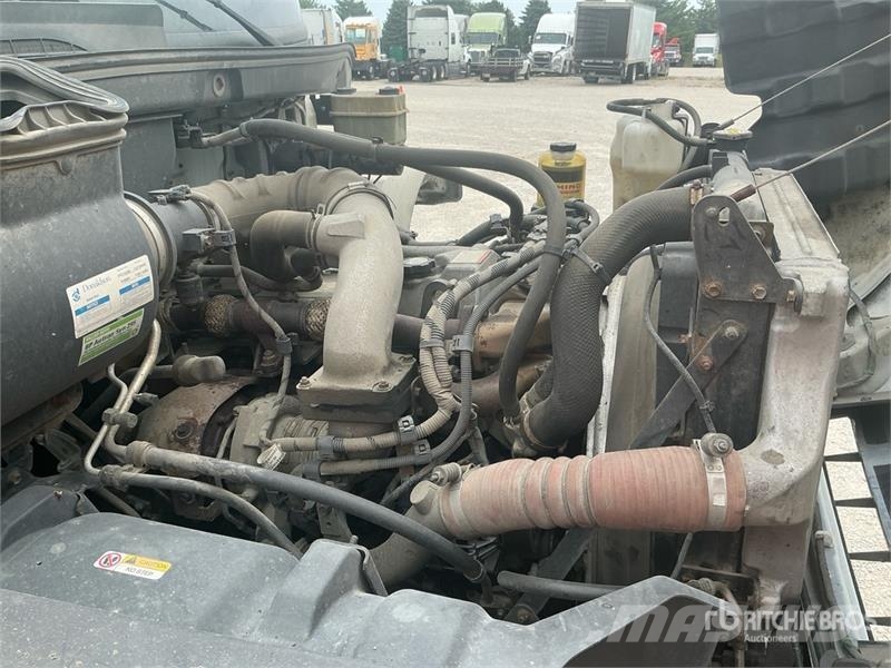 Hino 268 貨箱式卡車