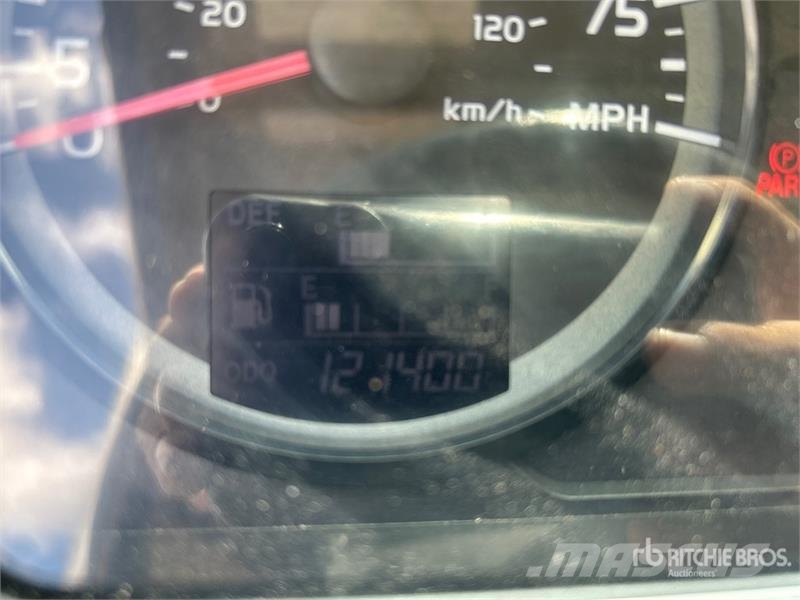 Hino 268 شاحنات ذات هيكل صندوقي