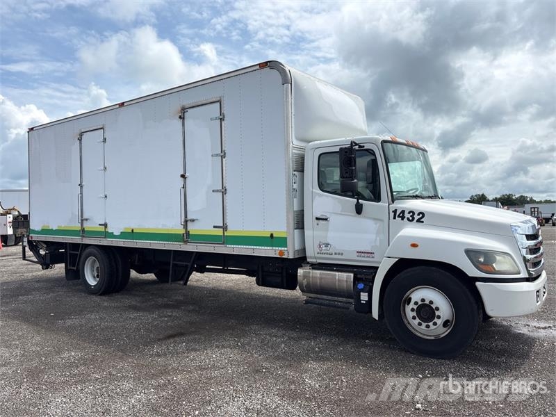 Hino 268 شاحنات ذات هيكل صندوقي