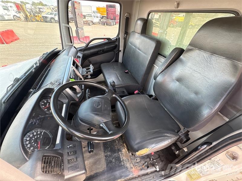 Hino 268 탑차 트럭
