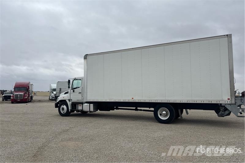 Hino 268 شاحنات ذات هيكل صندوقي