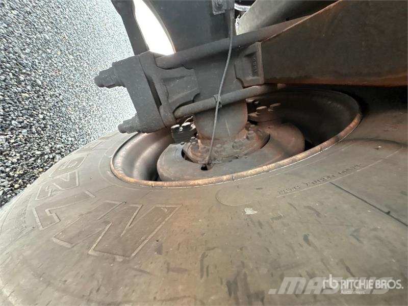 Hino 268 شاحنات ذات هيكل صندوقي