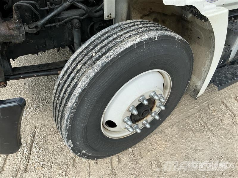 Hino 268 Camiões de caixa fechada