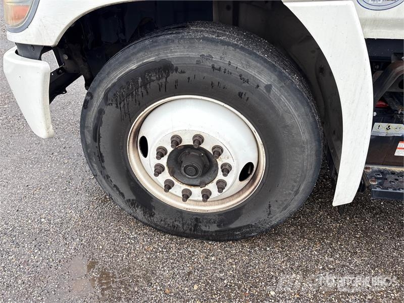 Hino 268 شاحنات ذات هيكل صندوقي