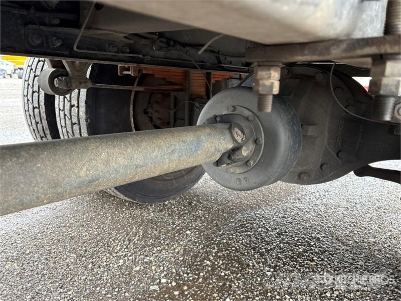 Hino 268 شاحنات ذات هيكل صندوقي