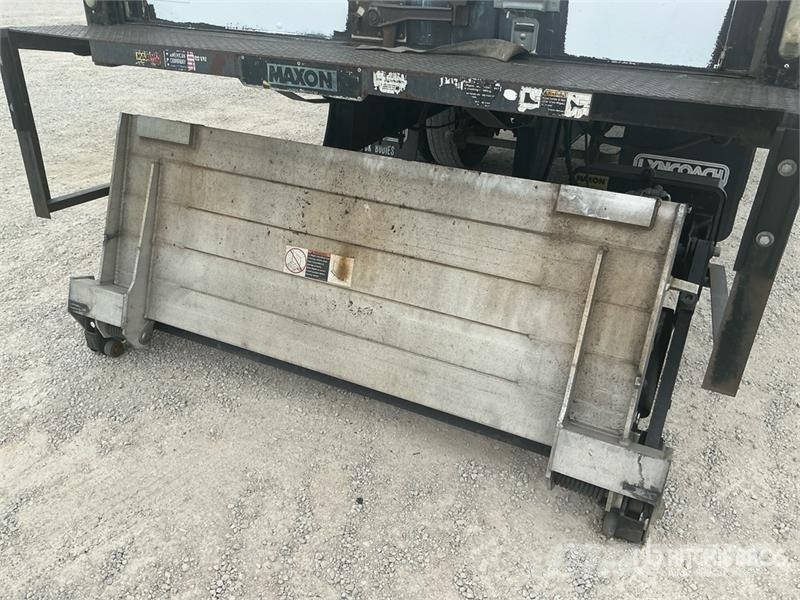 Hino 268 貨箱式卡車