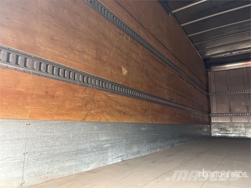 Hino 268 شاحنات ذات هيكل صندوقي