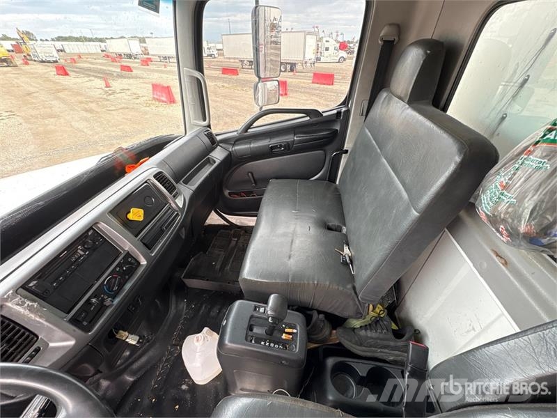 Hino 268 Dobozos teherautók