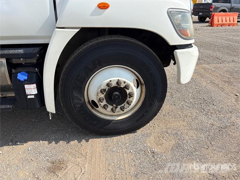 Hino 268 탑차 트럭