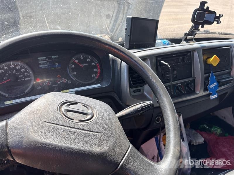 Hino 268 貨箱式卡車