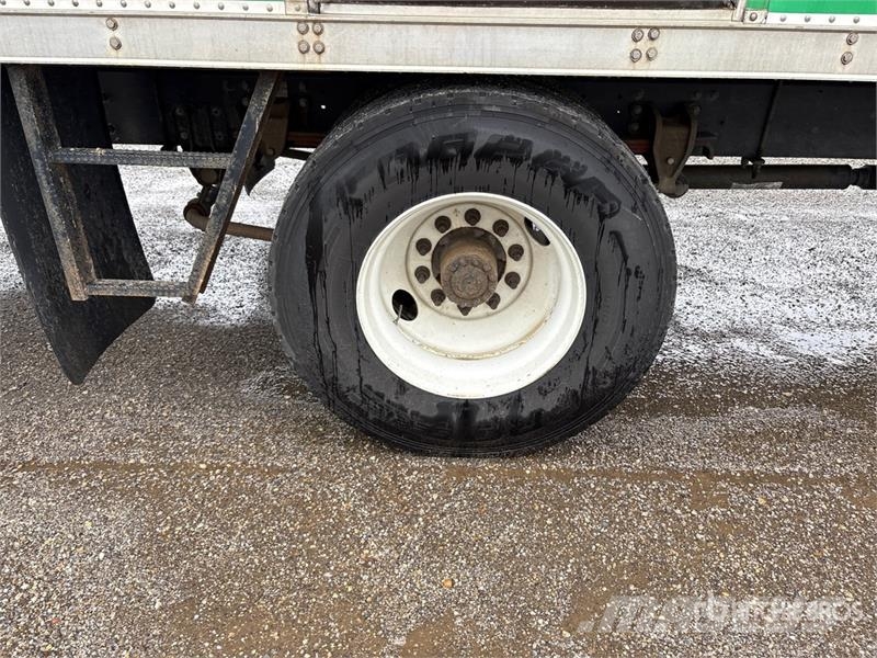Hino 268 شاحنات ذات هيكل صندوقي