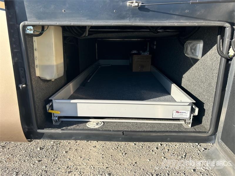  Holiday Rambler 43PBQ Motor Home 露營車和有篷卡車