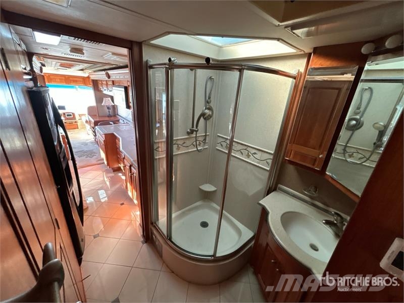  Holiday Rambler 43PBQ Motor Home 露營車和有篷卡車