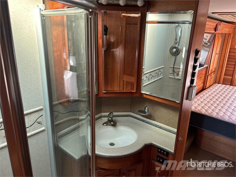  Holiday Rambler 43PBQ Motor Home 露營車和有篷卡車