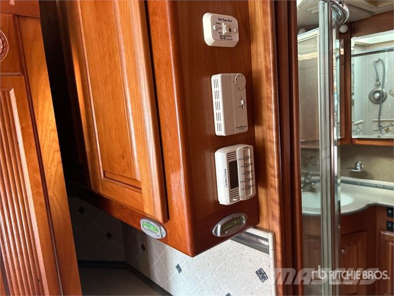  Holiday Rambler 43PBQ Motor Home 露營車和有篷卡車