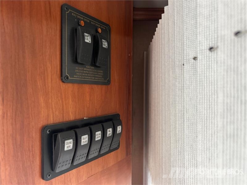 Holiday Rambler Navigator Motor Home Автодома і житлові автопричепи